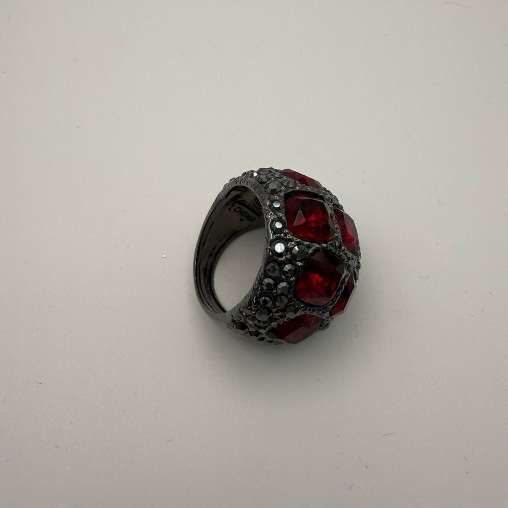Kenneth Jay Lane Vintage Ring Large Red Stones Set In A Gunmetal Finish Sz 8 New — image 4 of 4